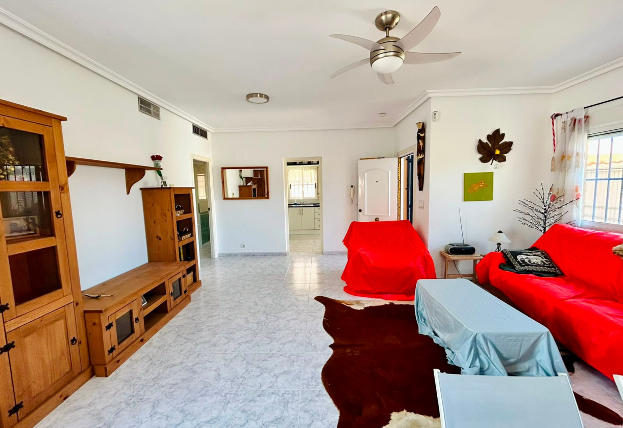Rynek wtórny · - VILLA · Torrevieja · Urbanización San Luis