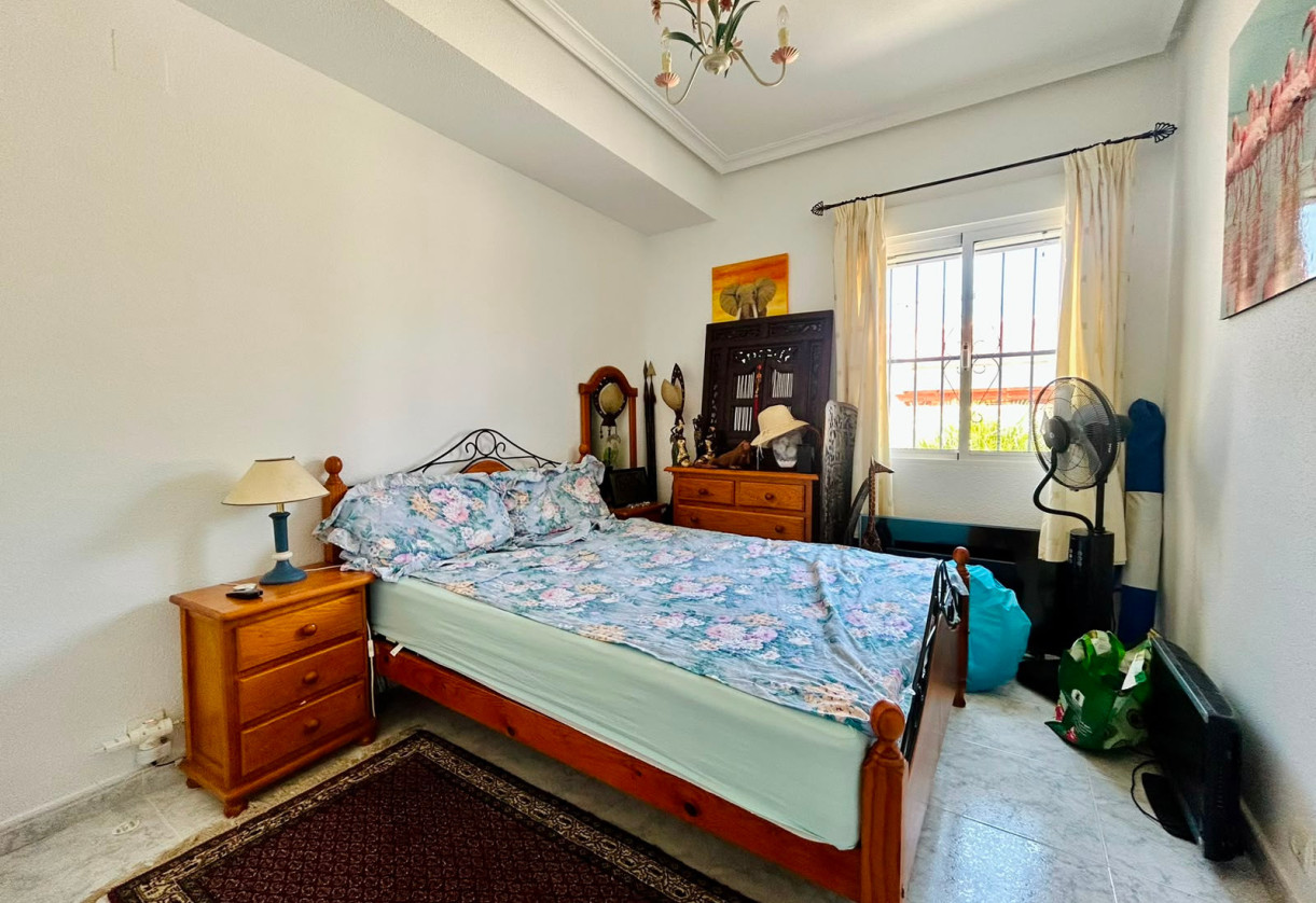 Rynek wtórny · - VILLA · Torrevieja · Urbanización San Luis
