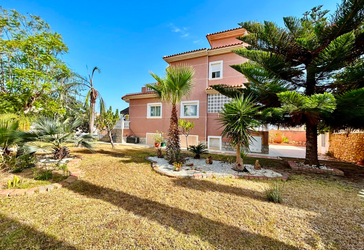 Sale · - VILLA · Orihuela · Los Balcones