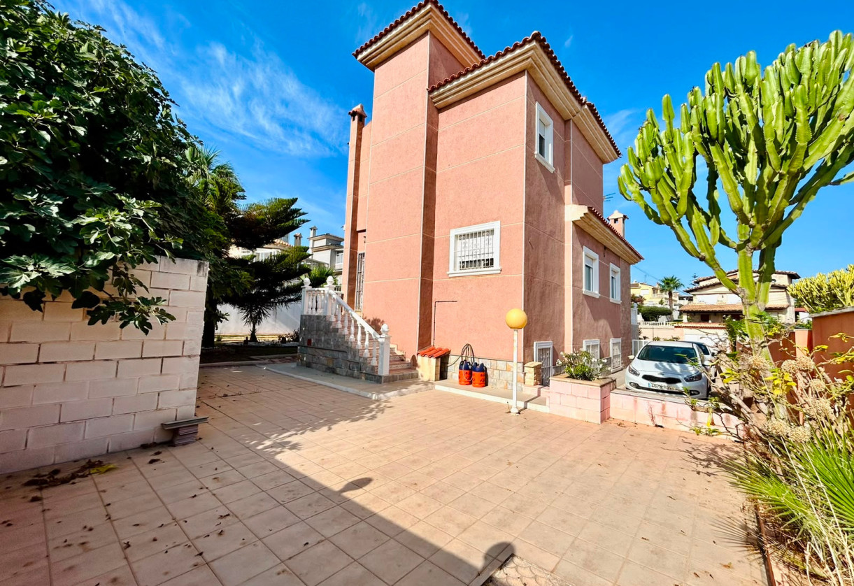 Sale · - VILLA · Orihuela · Los Balcones