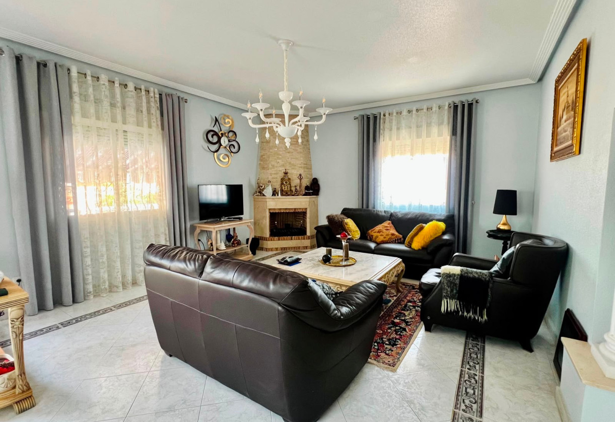 Sale · - VILLA · Orihuela · Los Balcones