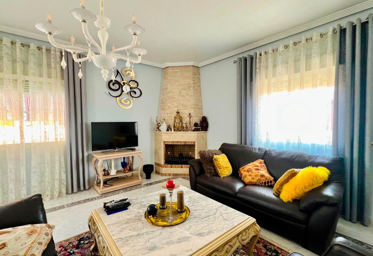 Sale · - VILLA · Orihuela · Los Balcones