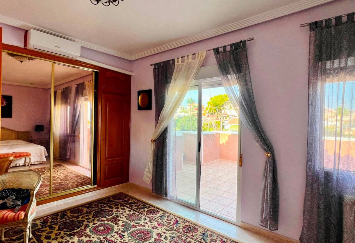 Sale · - VILLA · Orihuela · Los Balcones