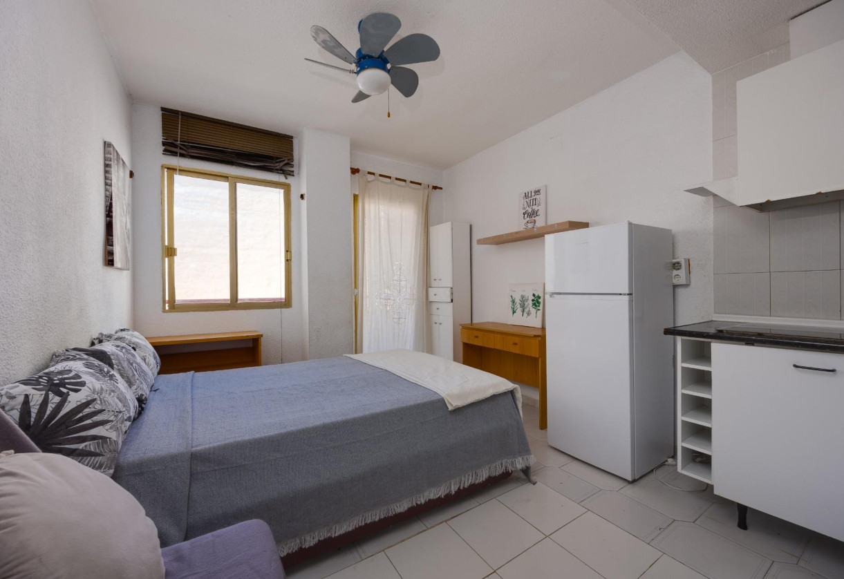Resale · Studio · Torrevieja