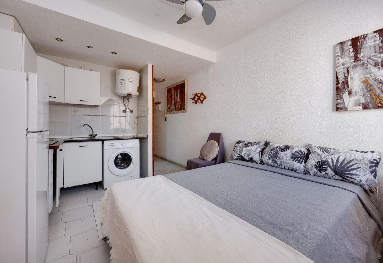 Resale · Studio · Torrevieja