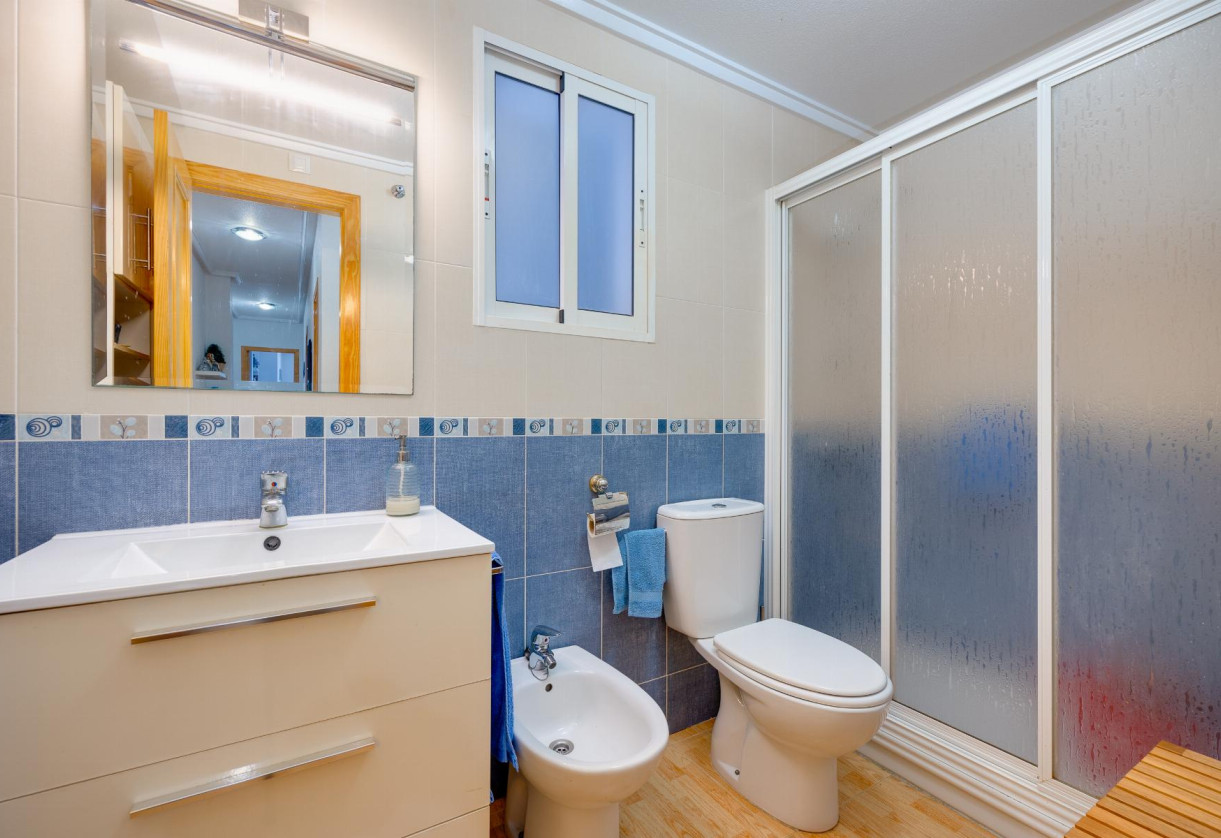 Rynek wtórny · APARTAMENTO · Torrevieja · Playa del Acequión