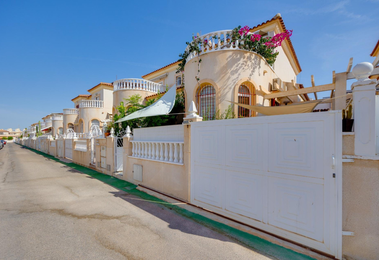 Rynek wtórny · Villa · Torrevieja · Aguas Nuevas
