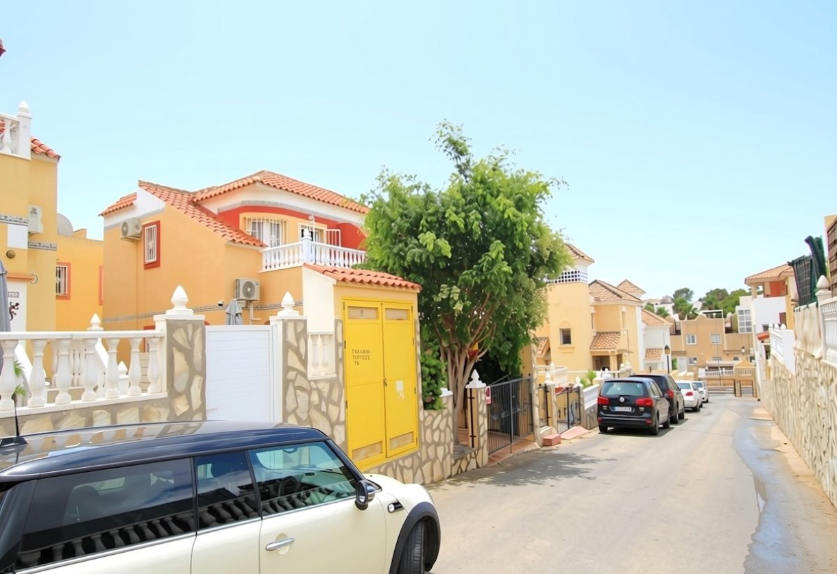 Sale · Townhouse · Villamartin