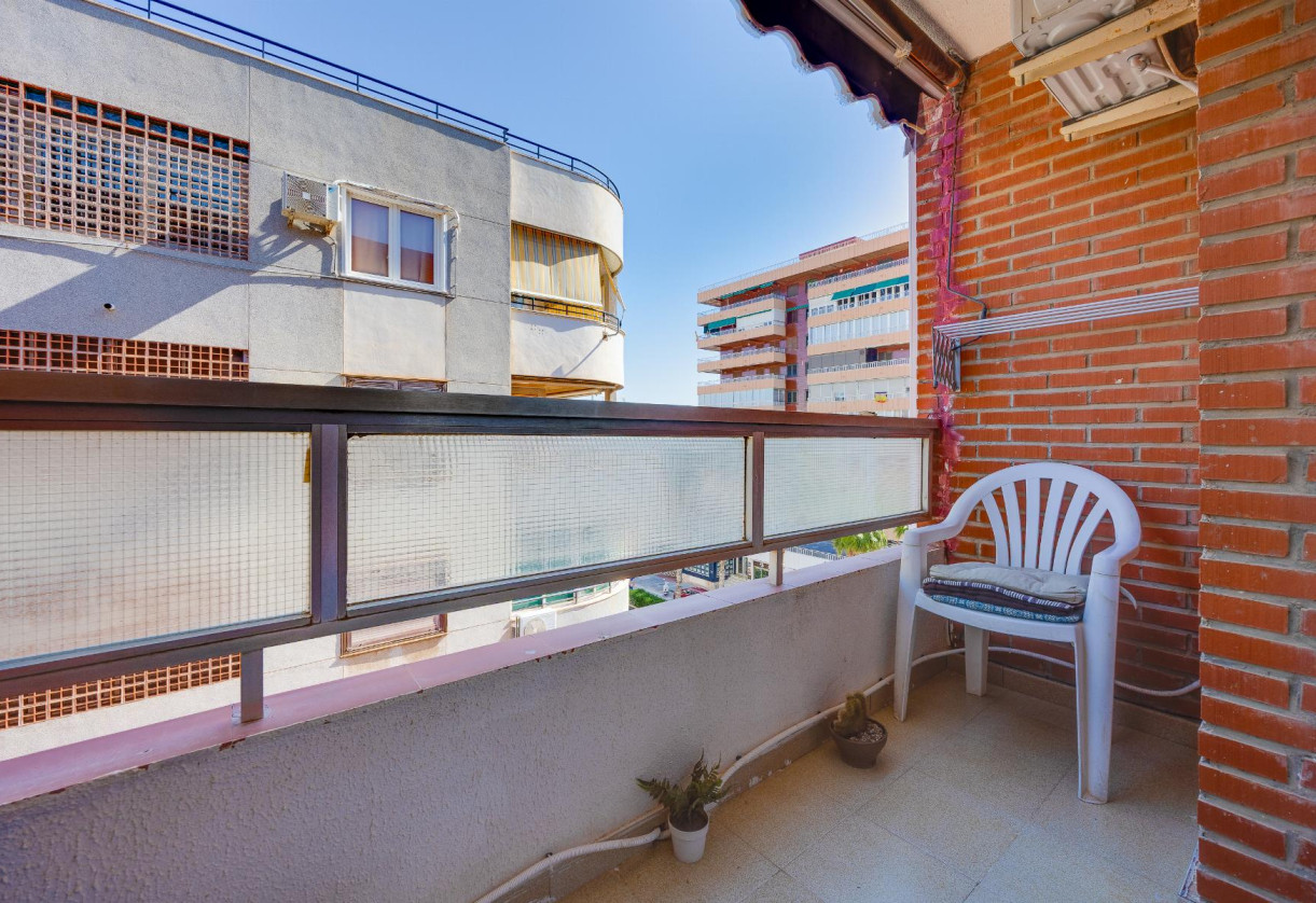 Rynek wtórny · APARTAMENTO · Torrevieja · Playa del Acequión