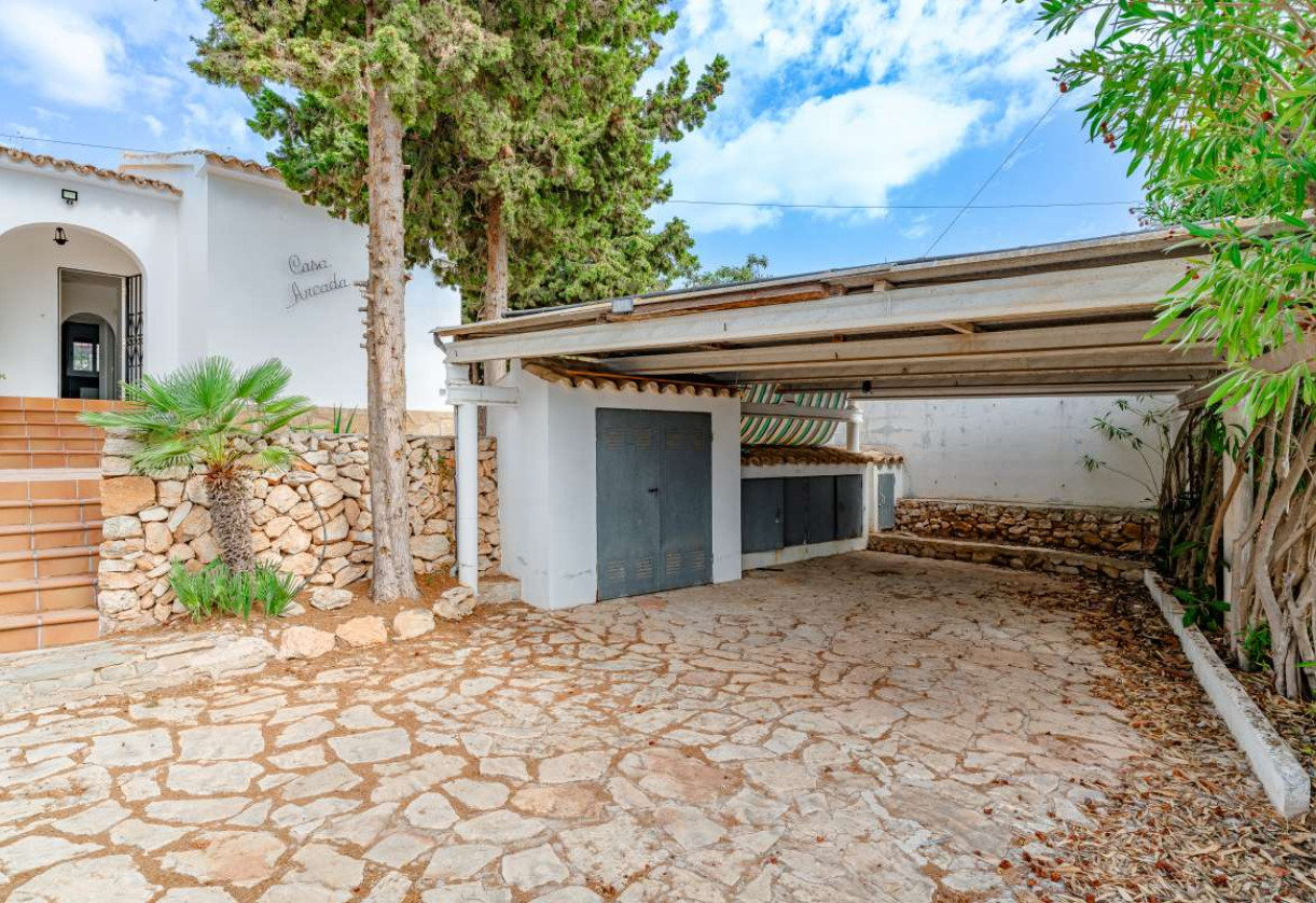 Resale · detached house · Costeres