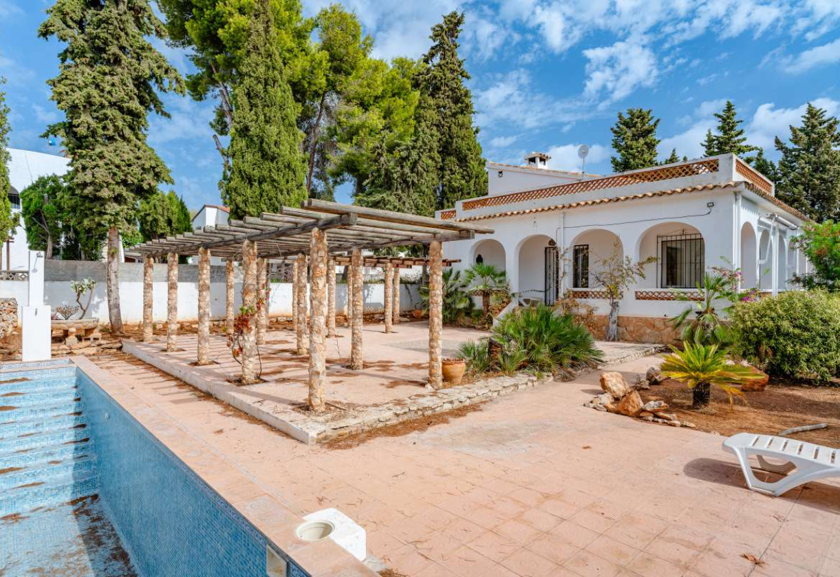 Resale · detached house · Costeres