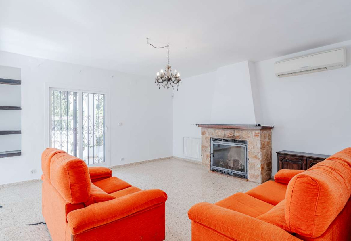 Resale · detached house · Costeres