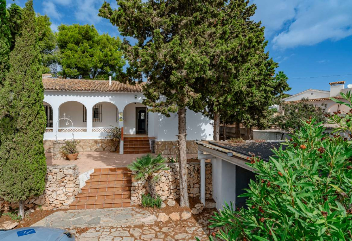 Resale · detached house · Costeres