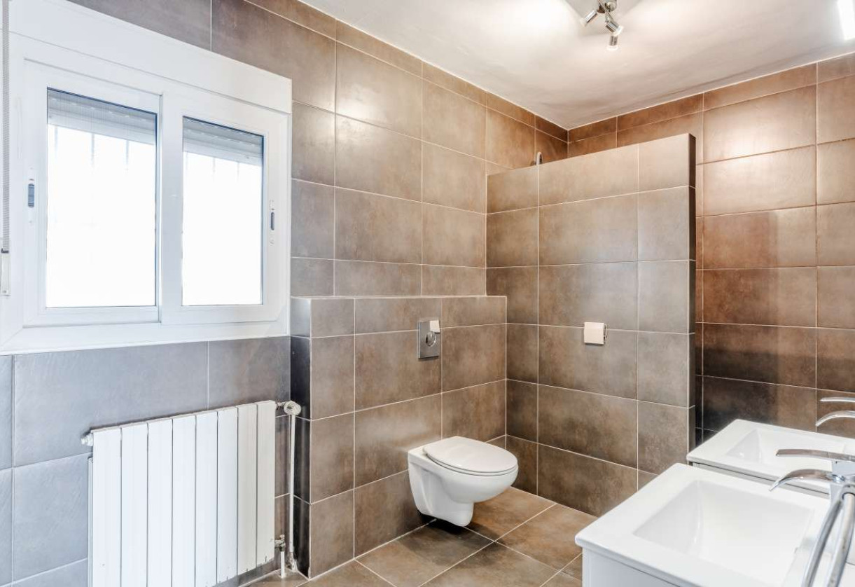 Resale · detached house · Costeres