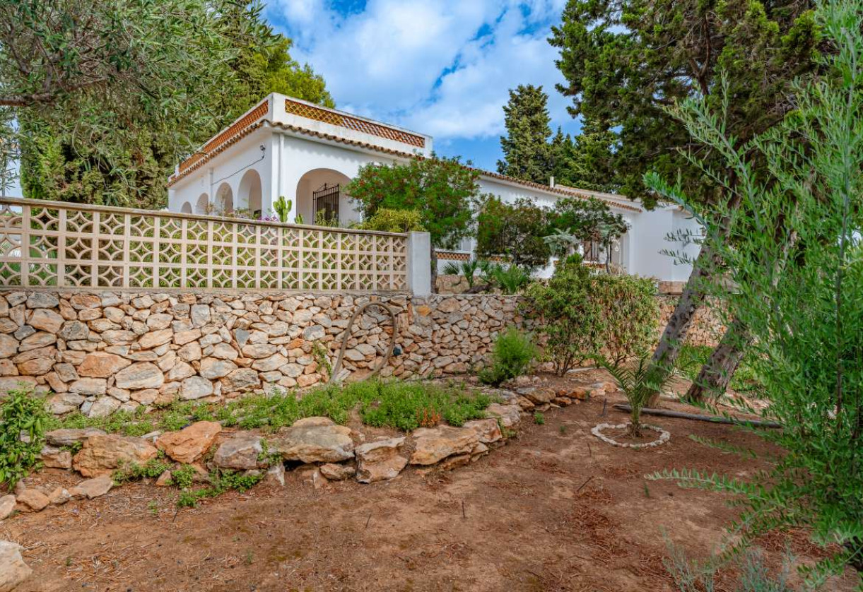 Resale · detached house · Costeres