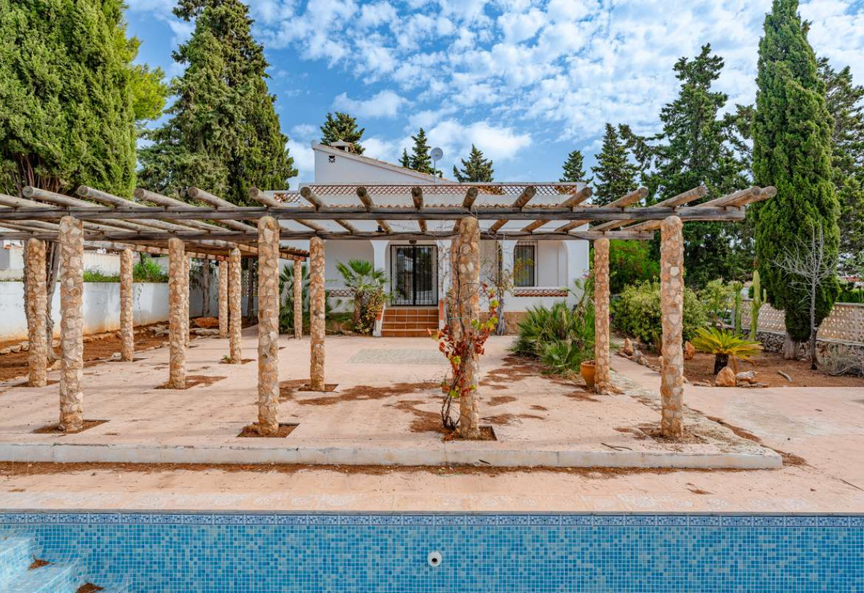 Resale · detached house · Costeres