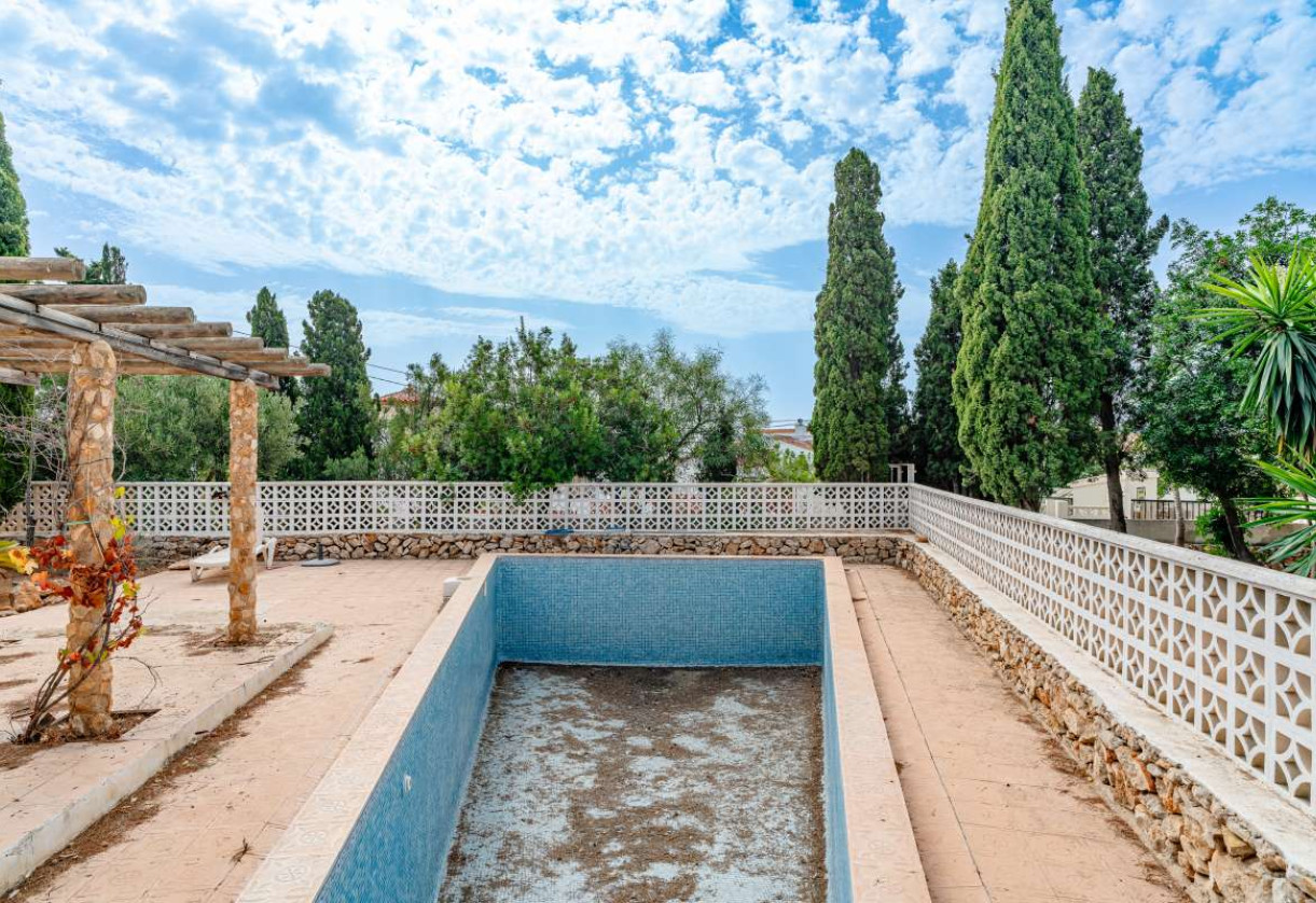 Resale · detached house · Costeres