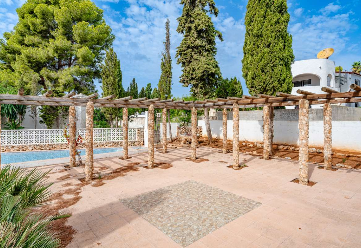 Resale · detached house · Costeres