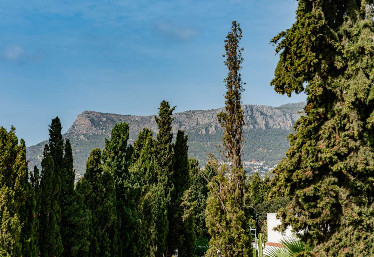 Resale · detached house · Costeres