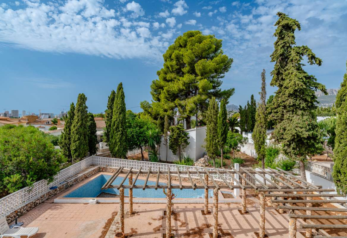 Resale · detached house · Costeres