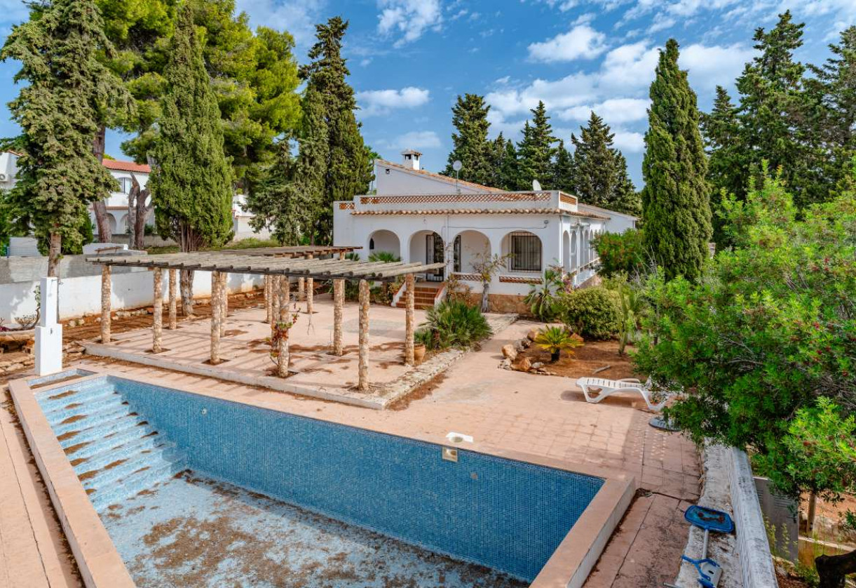 Resale · detached house · Costeres