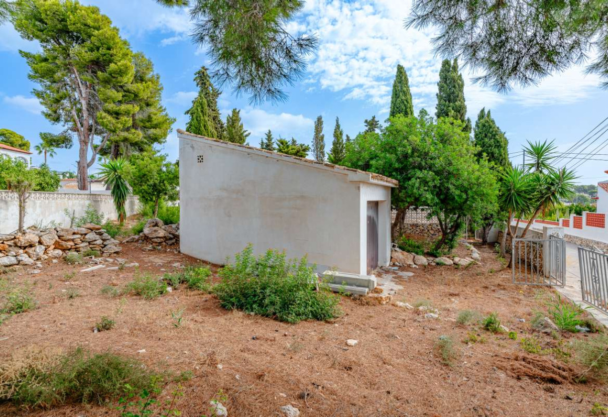 Resale · detached house · Costeres
