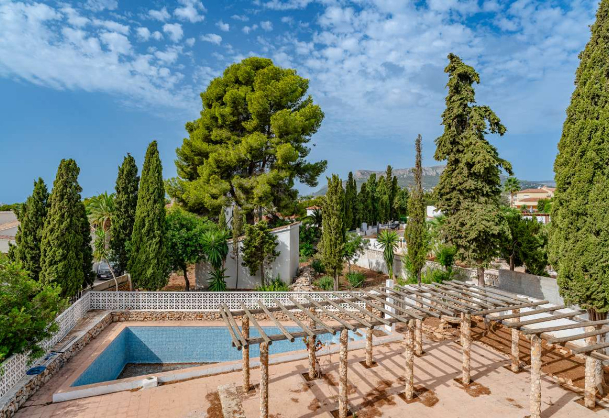 Resale · detached house · Costeres