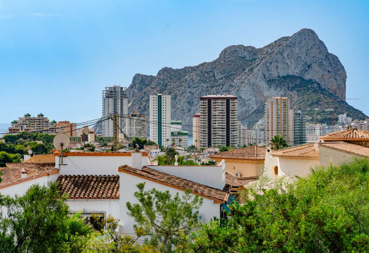 Resale · detached house · Costeres