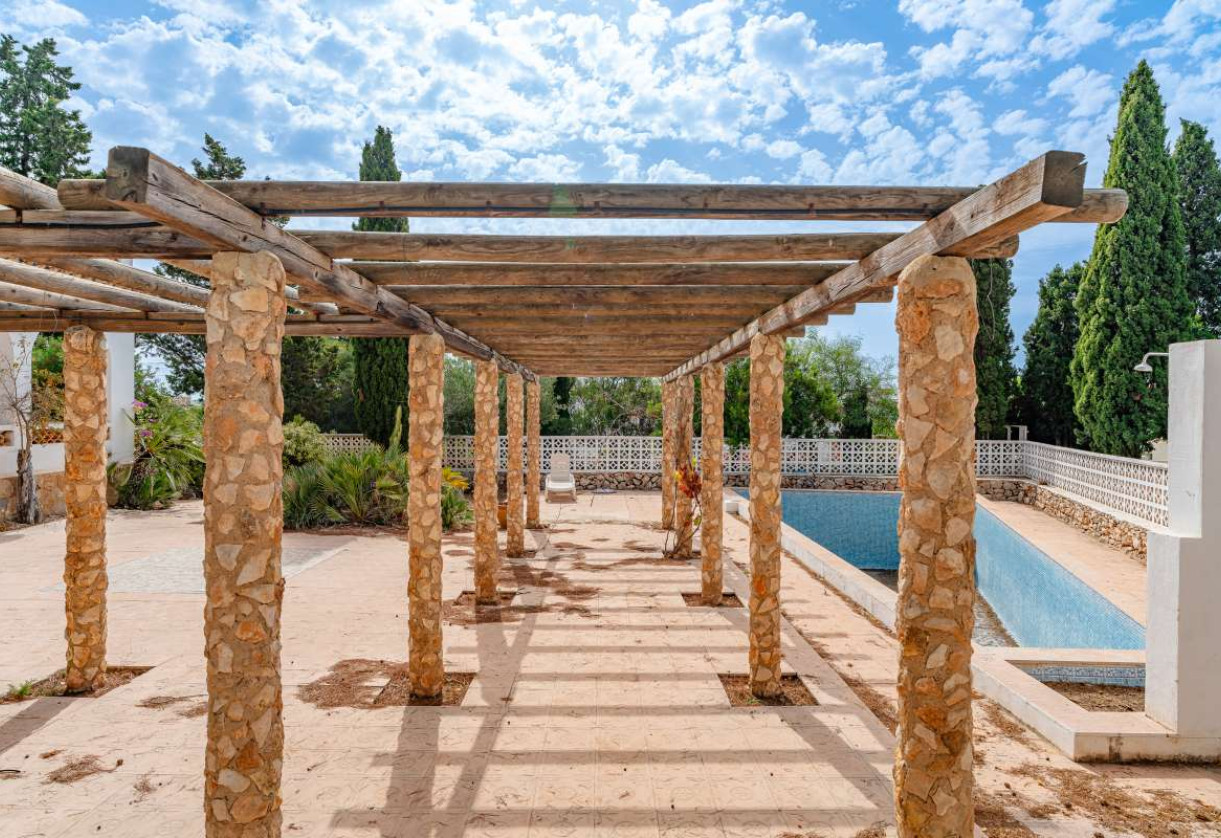 Resale · detached house · Costeres