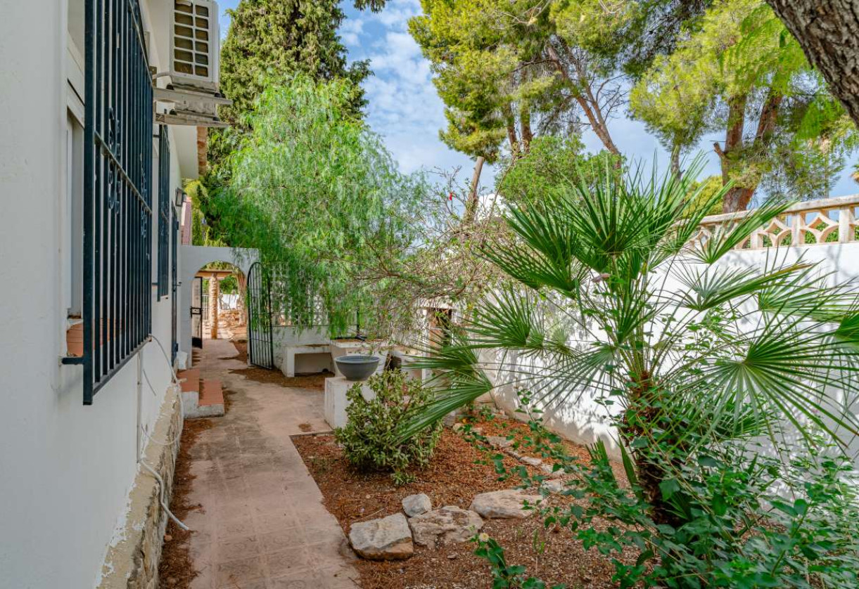 Resale · detached house · Costeres