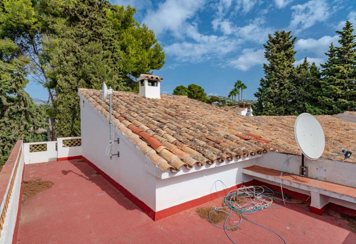 Resale · detached house · Costeres