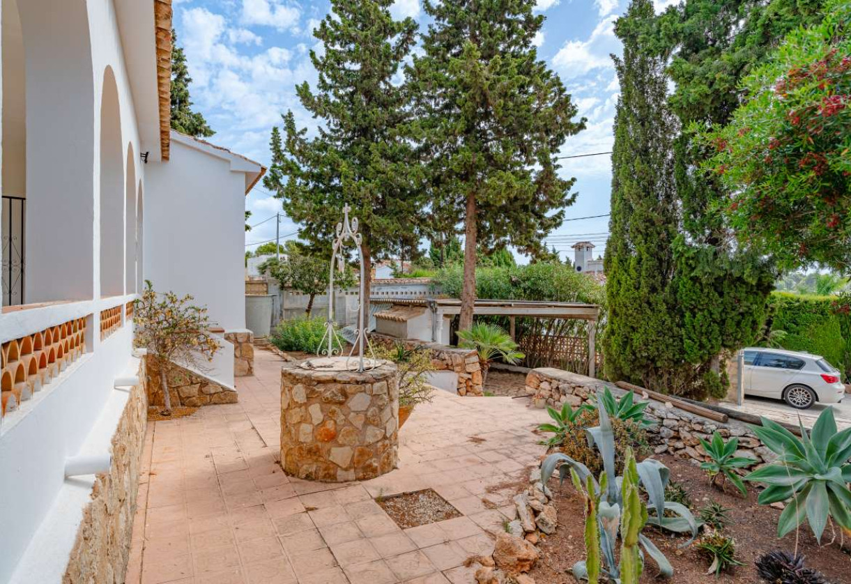 Resale · detached house · Costeres