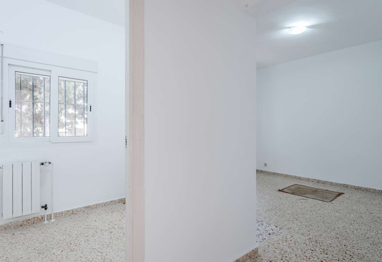 Resale · detached house · Costeres