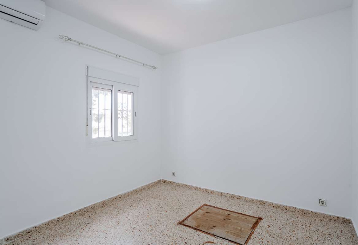 Resale · detached house · Costeres