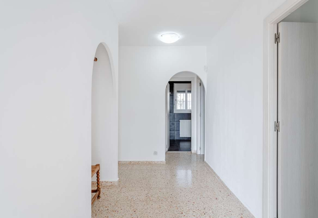 Resale · detached house · Costeres