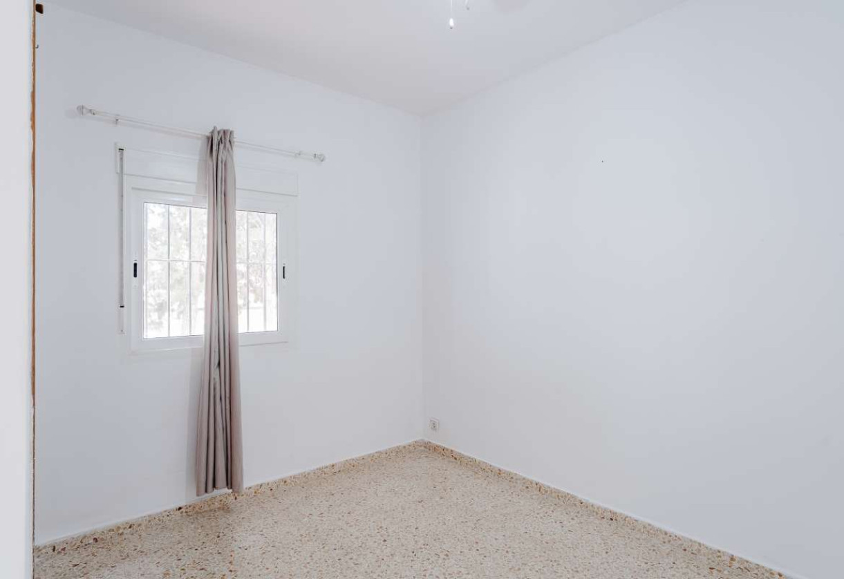 Resale · detached house · Costeres