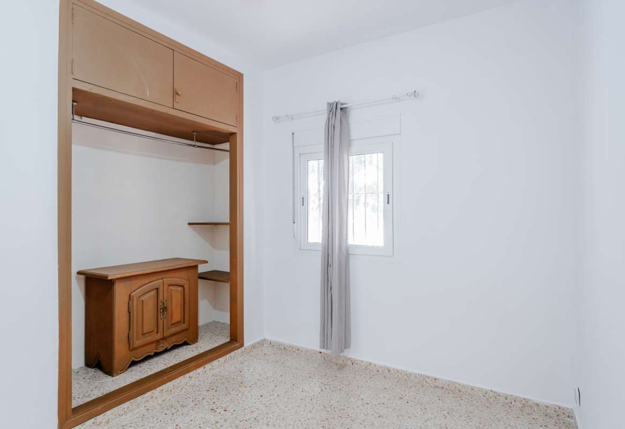 Resale · detached house · Costeres