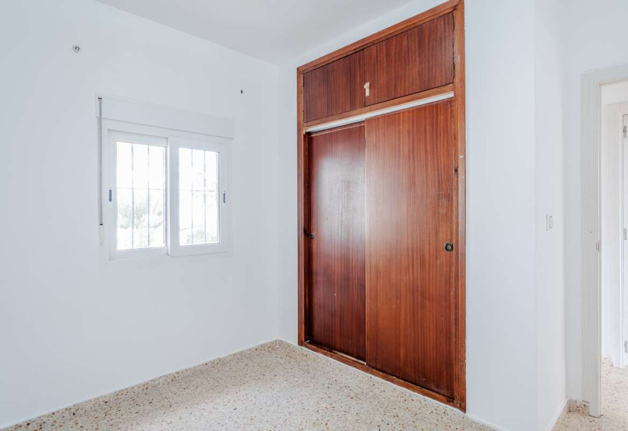 Resale · detached house · Costeres