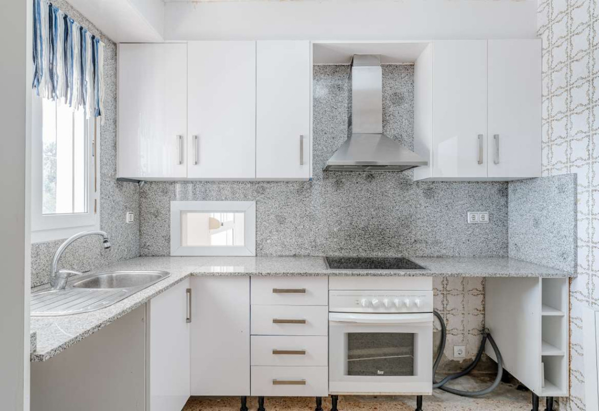 Resale · detached house · Costeres