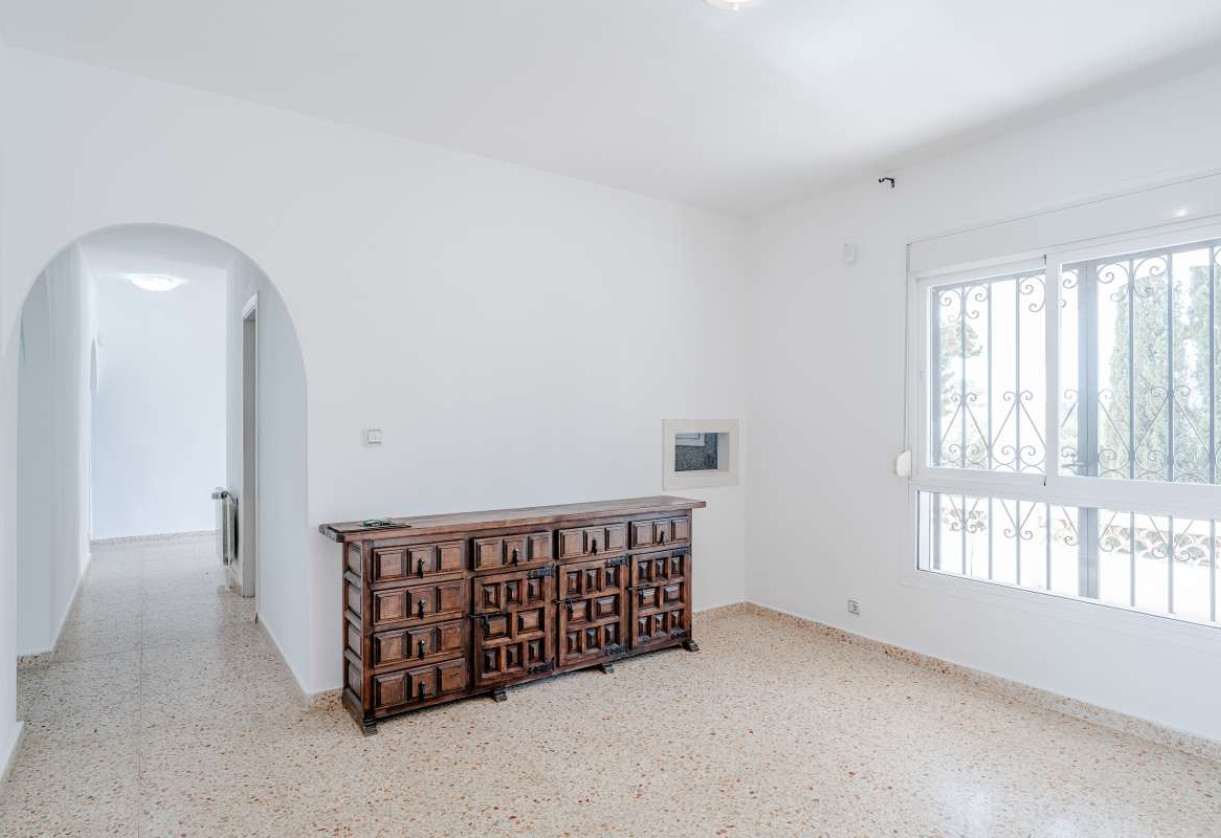 Resale · detached house · Costeres