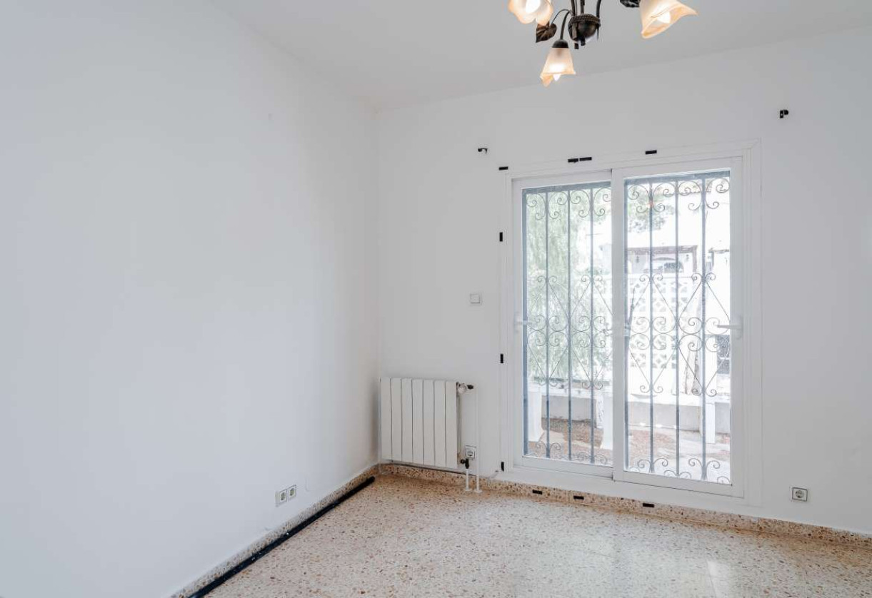 Resale · detached house · Costeres