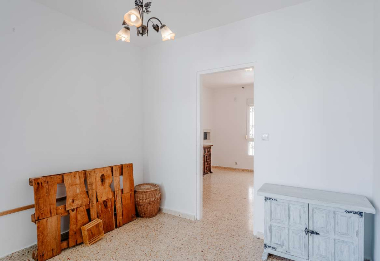 Resale · detached house · Costeres