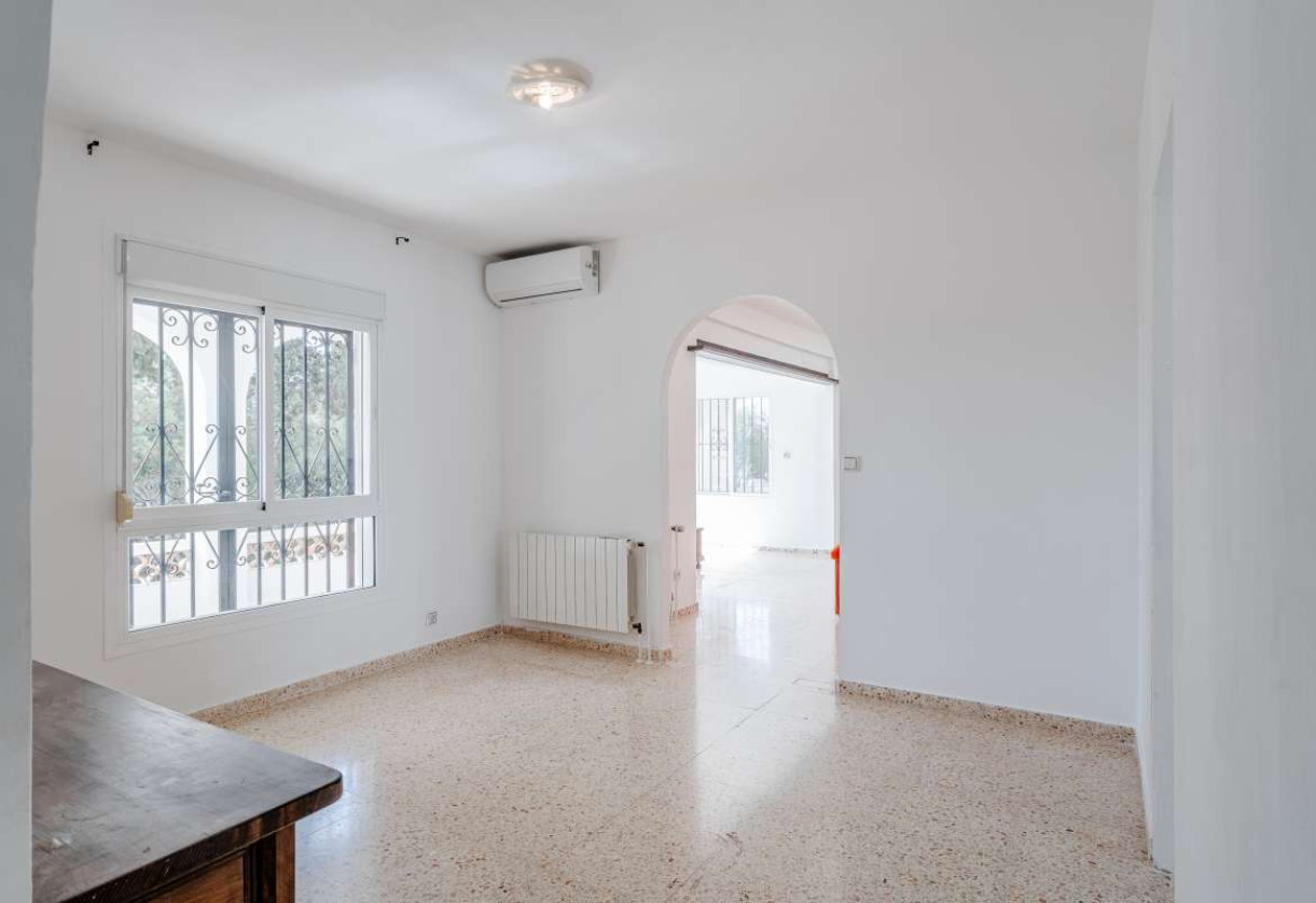 Resale · detached house · Costeres
