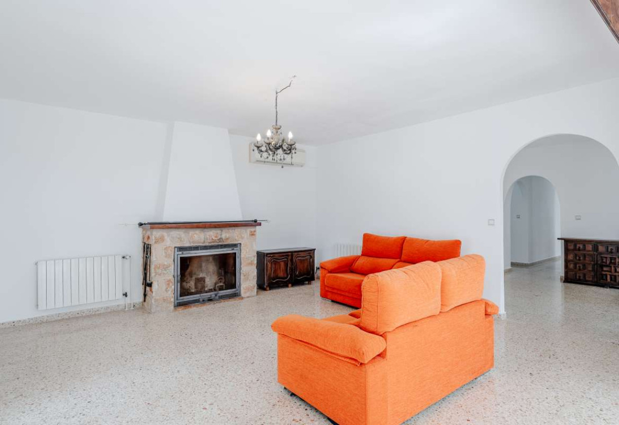 Resale · detached house · Costeres