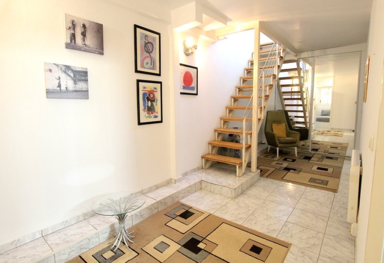 Sale · Villa · Benimar