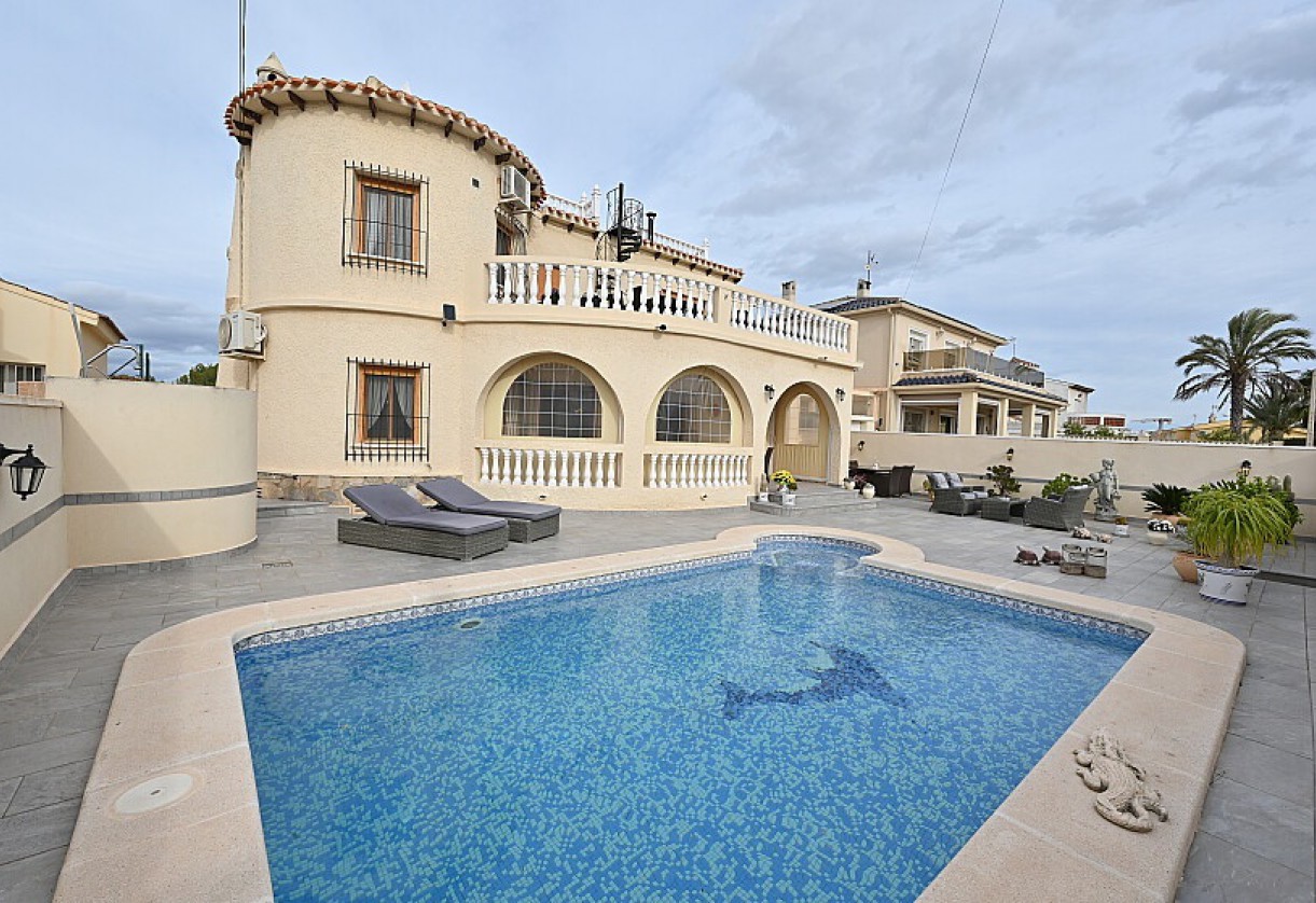 Resale · Villa · San Miguel de Salinas · Eagle´s Nest