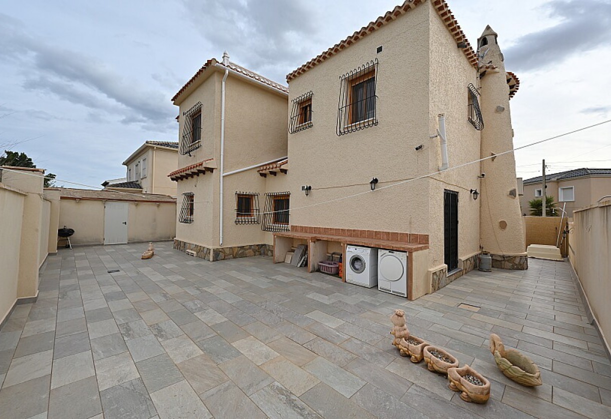 Resale · Villa · San Miguel de Salinas · Eagle´s Nest