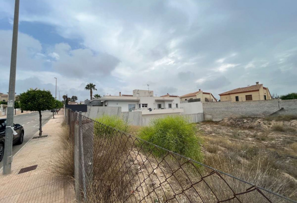 Resale · Plot · San Fulgencio