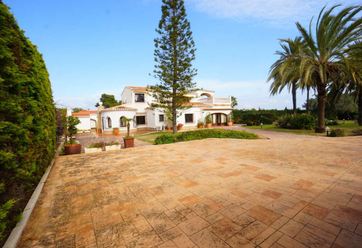 Resale · detached house · Jávea