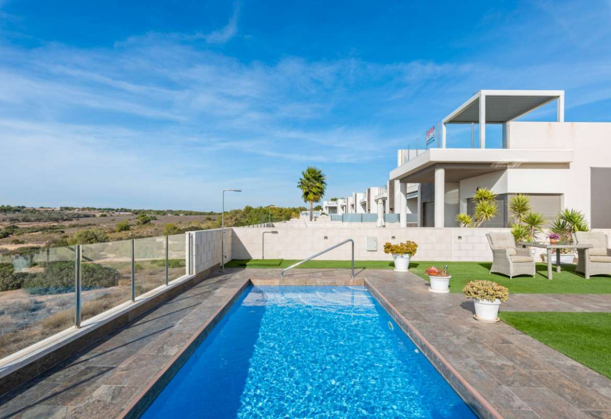 Sale · Villa · Villamartin